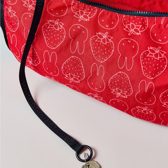 BAGGU Miffy UO Exclusive Medium Nylon Crescent Bag Strawberry NWT - Picture 5 of 6